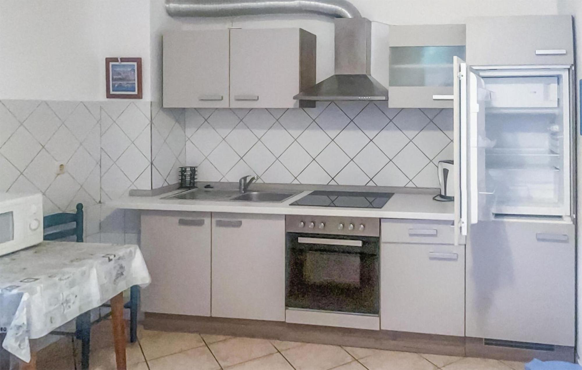Awesome Apartment In Njivice With Kitchen Eksteriør billede