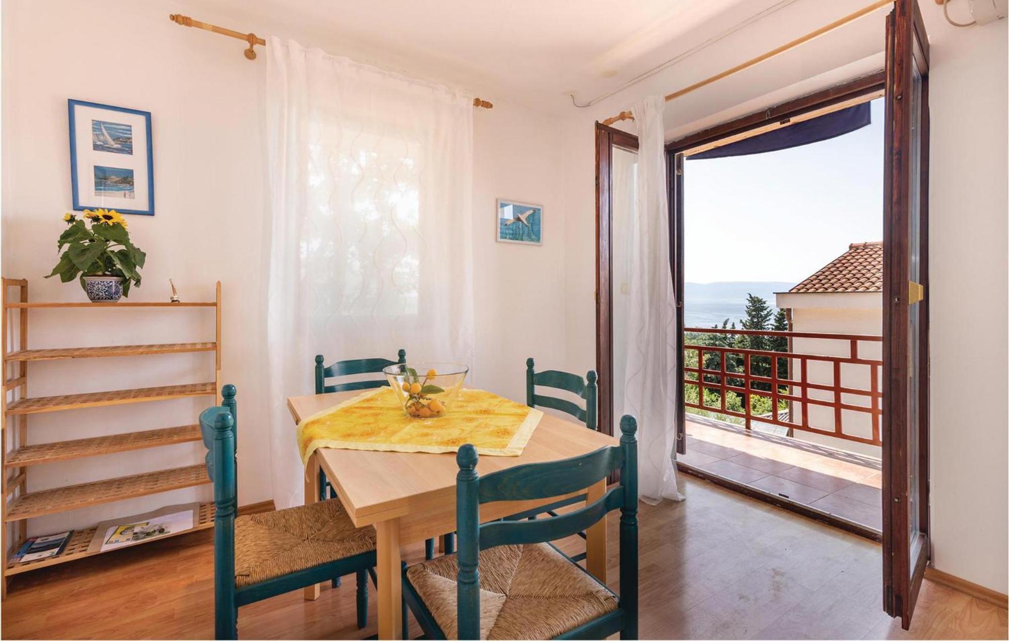 Awesome Apartment In Njivice With Kitchen Eksteriør billede