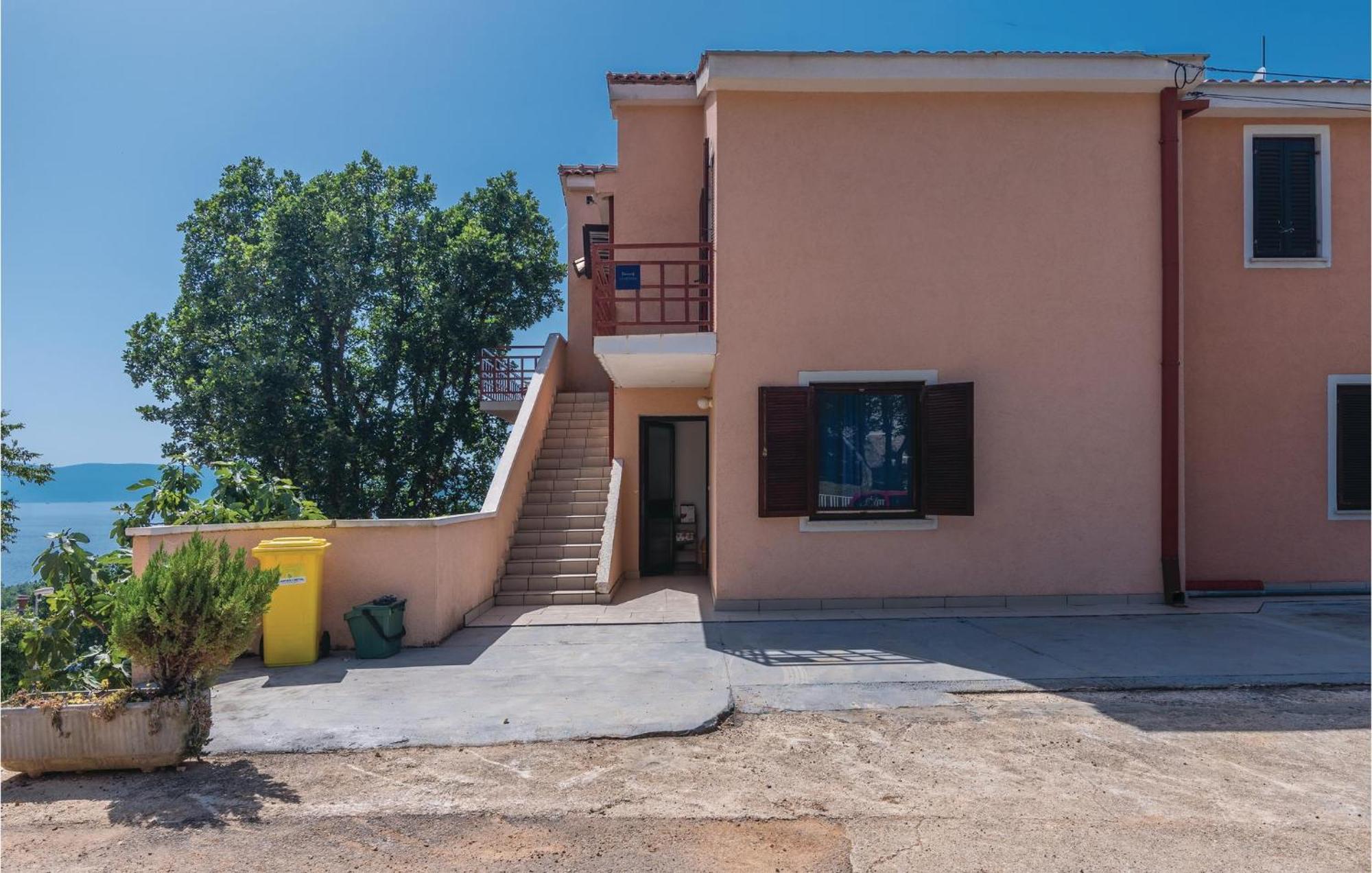 Awesome Apartment In Njivice With Kitchen Eksteriør billede